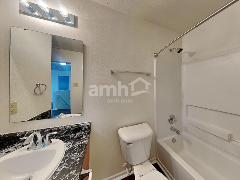 Building Photo - 8045 Bach Dr
