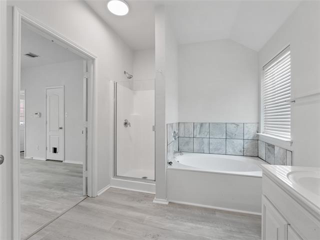 Building Photo - 912 Hidden Oaks Dr