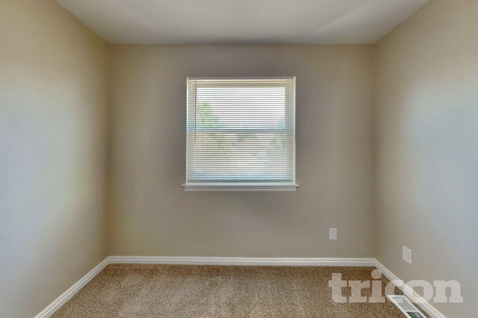 Building Photo - 1392 S Akron Ct