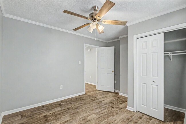 Building Photo - 2 bedroom minutes from SCAD