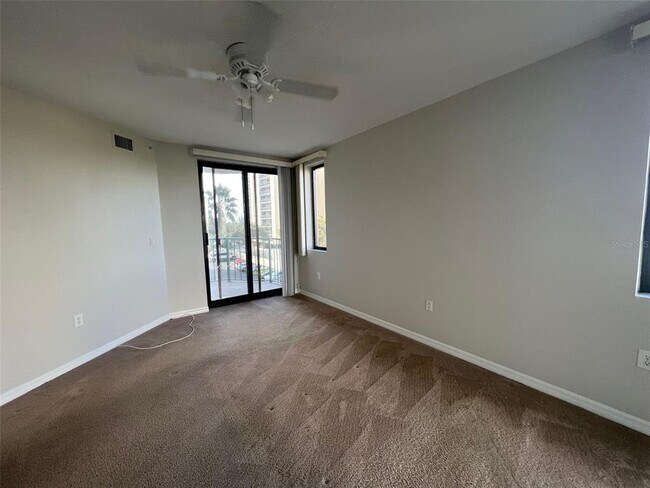 Building Photo - 670 Island Way