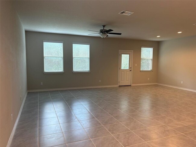 Building Photo - 147 Mary Max Cir