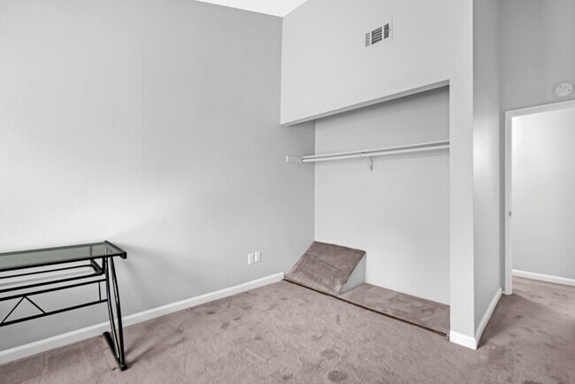 Building Photo - 165 Oddstad Dr