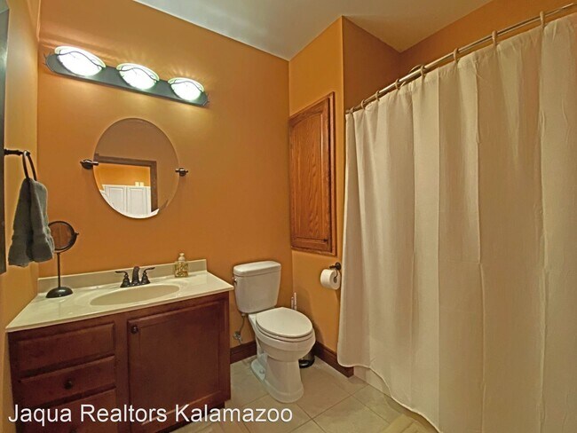 Building Photo - 4 br, 3.5 bath House - 7270 Owen Drive