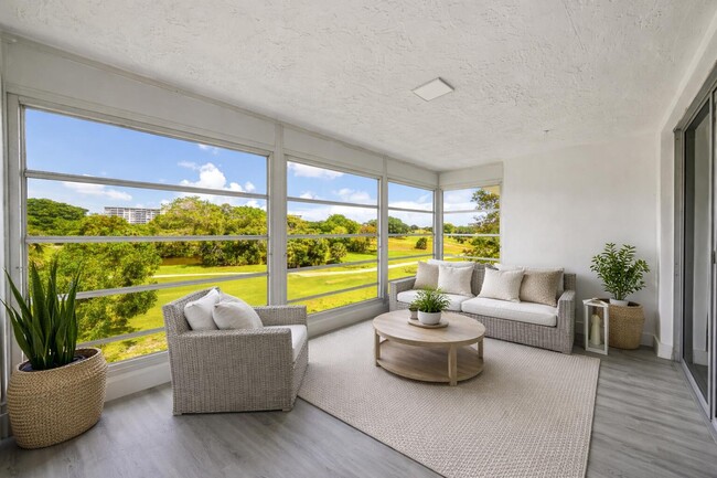 Building Photo - 3151 S Palm Aire Dr