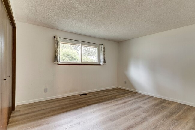 Building Photo - 3 Bed 2 Bath Home in Swantown Neighborhood