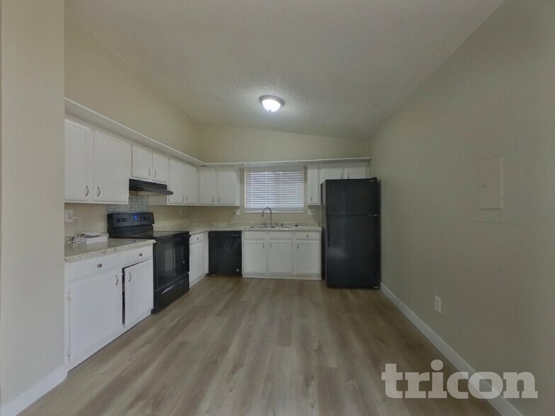 Building Photo - 3127 Moonbeam Cir S