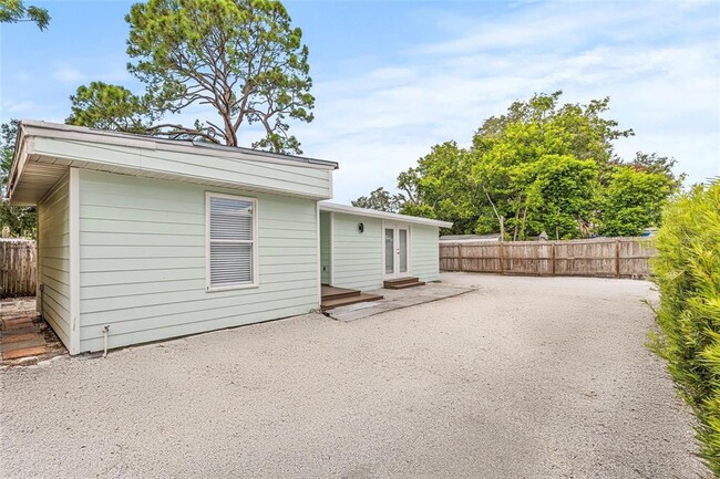 Building Photo - 2856 W Rainbow Cir