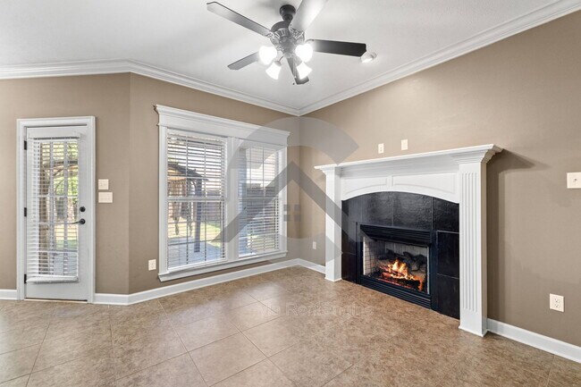 Building Photo - 3005 Plateau Dr