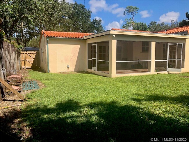Building Photo - 5760 SW 51st St