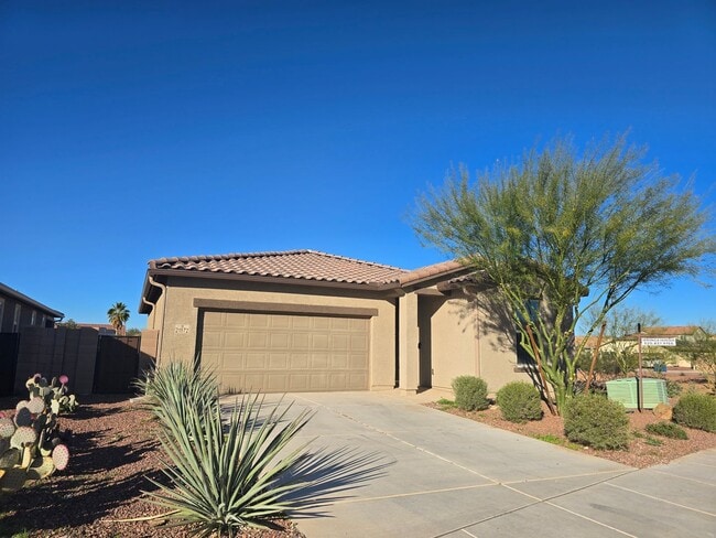 Building Photo - 3 Bedroom/ 2 Bath Red Rock Oasis