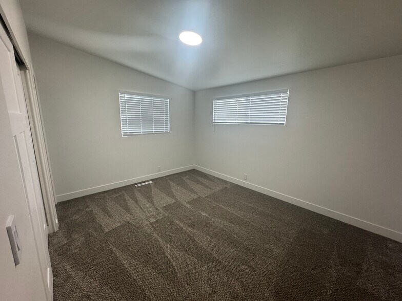 Building Photo - 2171 W Kirkham Way