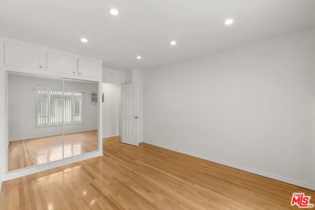 Building Photo - 1235 N Harper Ave