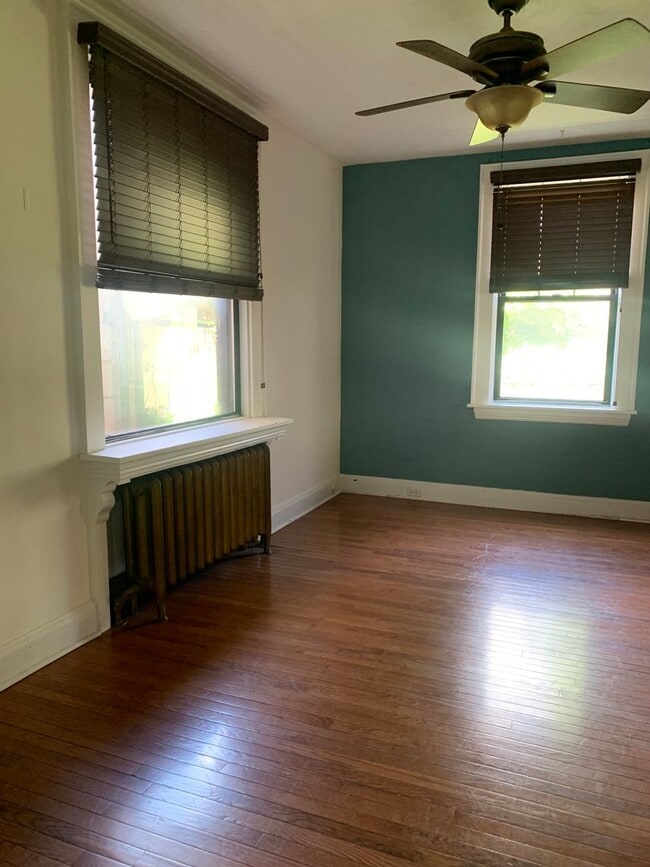 Building Photo - 3 Bedroom Single Family Home with Garage in Mount Washington!