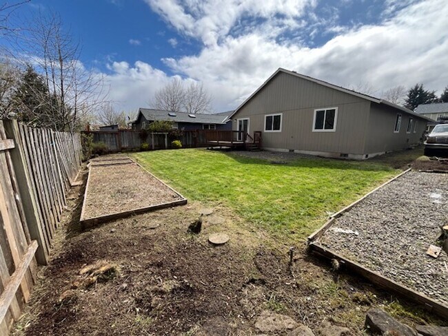 Building Photo - 3 Bedroom 2 Bath Forest Grove OR