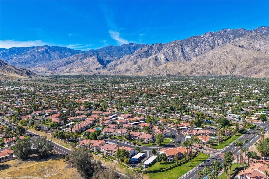 Building Photo - 2701 E Mesquite Ave