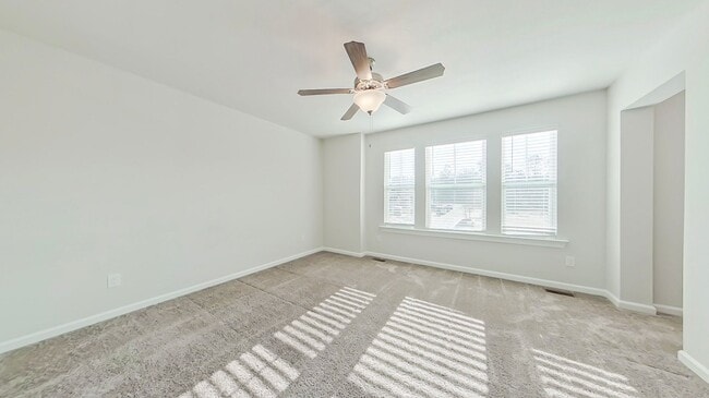 Building Photo - Like New Townhome