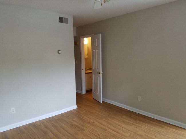 Building Photo - 3624 Yarbrough Ave