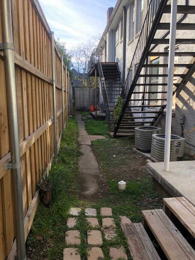 Building Photo - 5502 Richmond Ave