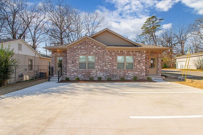 Building Photo - 1800 S Harrison St