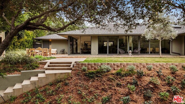 Building Photo - 775 San Rafael Terrace