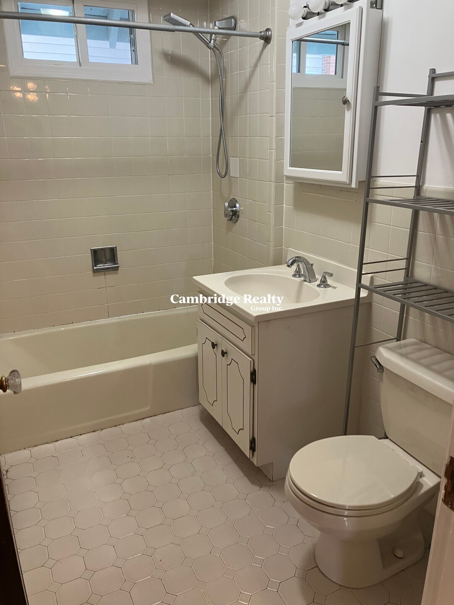 Building Photo - 93 Hillside Rd