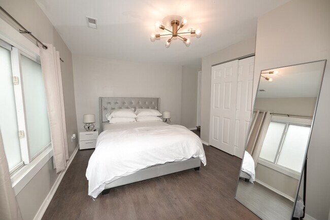 Building Photo - 912 Charlotte St