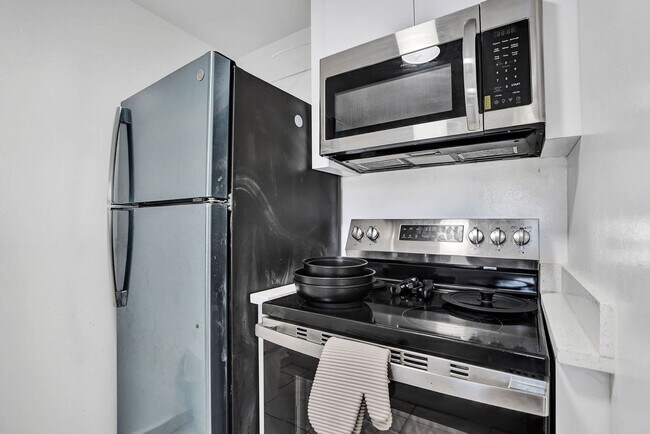 Building Photo - 777 NW 155th Ln