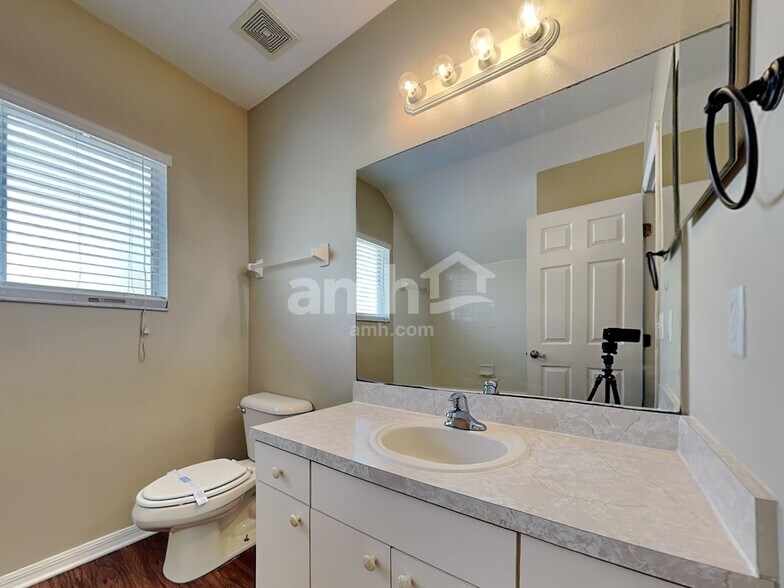 Building Photo - 10332 Summerview Cir