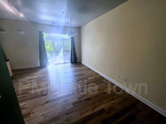 Building Photo - 5677 S Park Pl