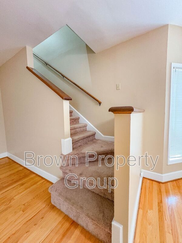 Building Photo - 741 Victorian Pl