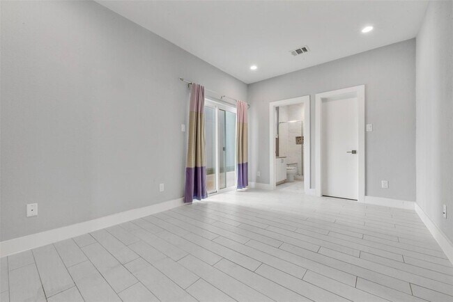 Building Photo - 6106 Clarkson Ln