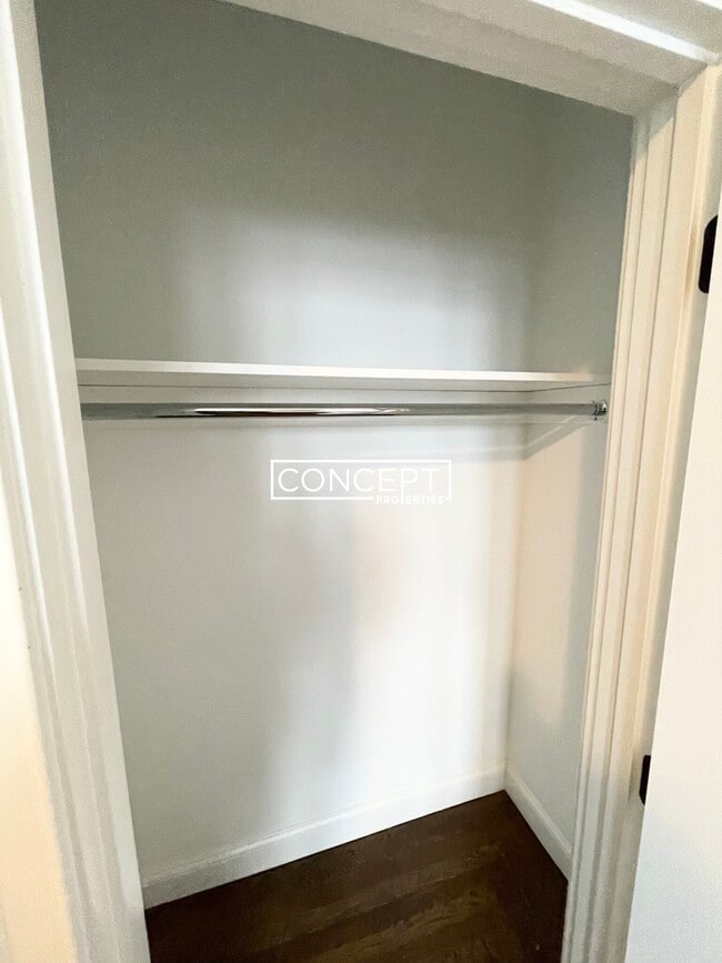 Building Photo - 2017 Commonwealth Ave