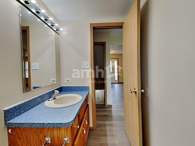 Building Photo - 204 Brink Dr