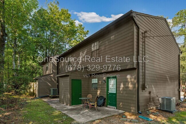Building Photo - 502 Oakwood Ct