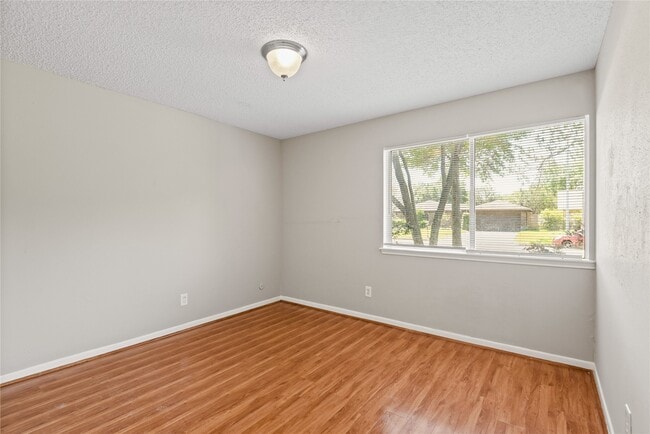 Building Photo - 15911 Mill Point Dr