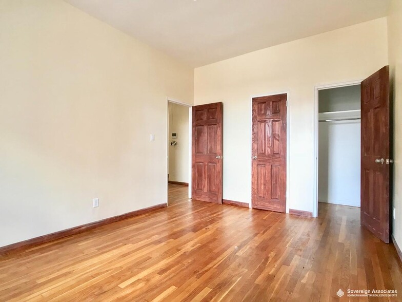 Building Photo - 240 W 104th St