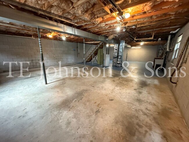 Building Photo - 3 Bedroom Close to Mt. Tabor