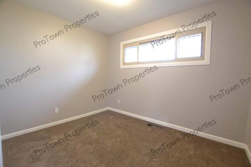 Building Photo - 2214 Madonna Ave