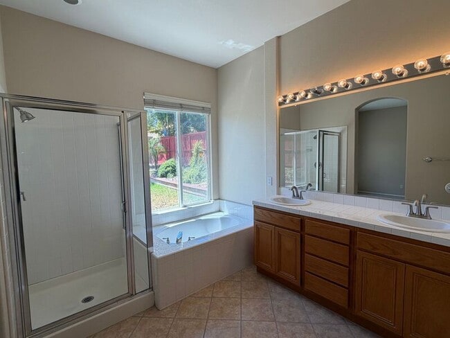 Building Photo - 41019 Promenade Chardonnay Hls