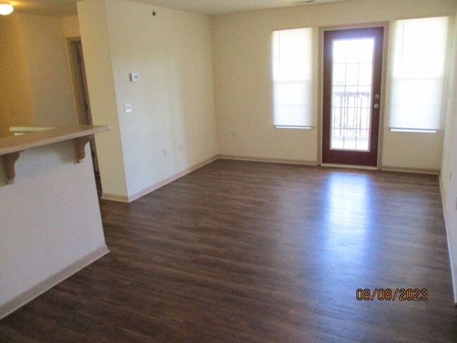 Building Photo - 913 Westridge Dr