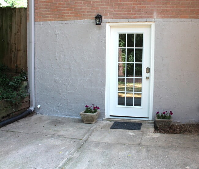Building Photo - 2 Bed / 1 Bath Near Crieve Hall - McMurray...