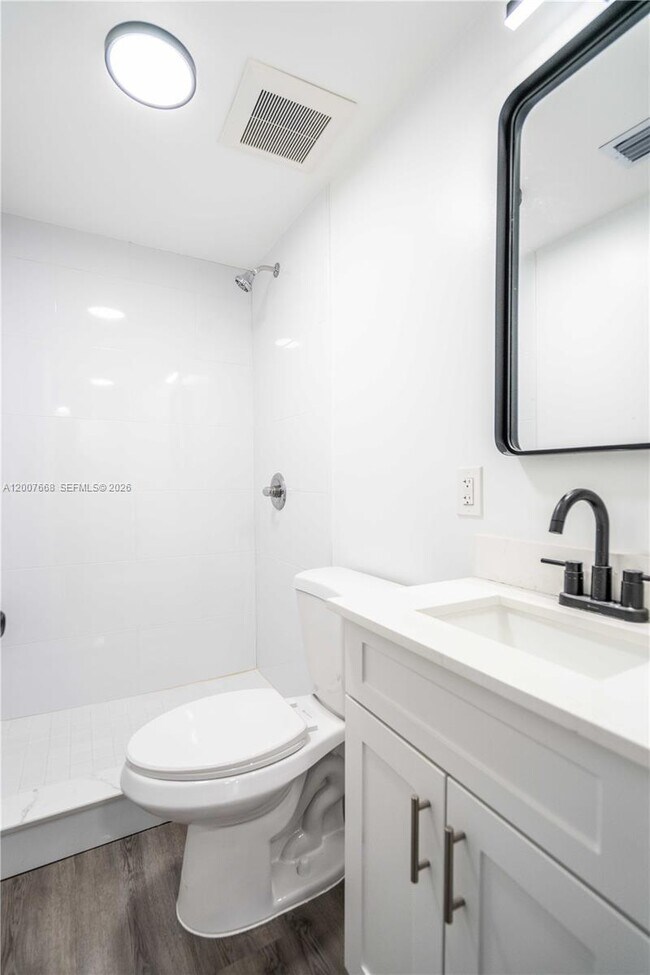 Building Photo - 725 81st St