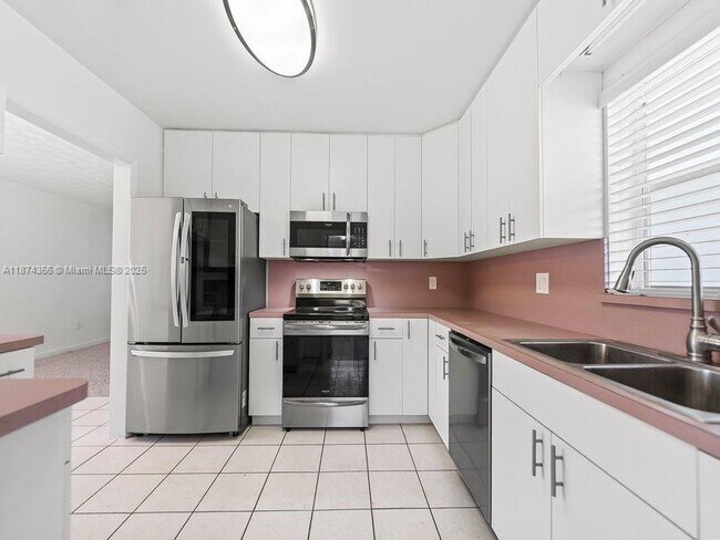 Building Photo - 1515 NE 2nd Ave