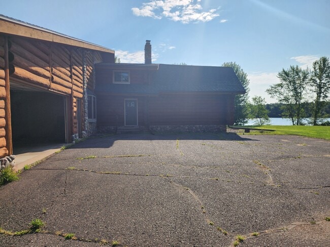 Building Photo - 908 S 48th Ave