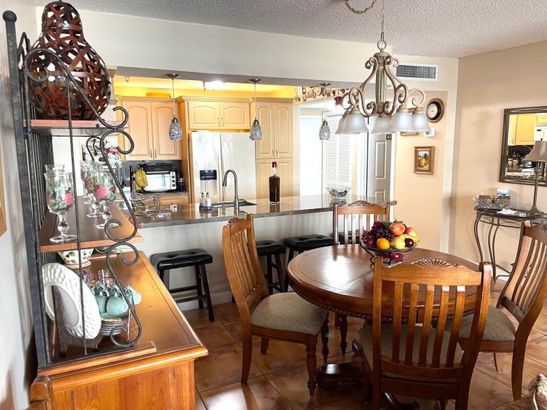 Building Photo - 3725 S Ocean Dr