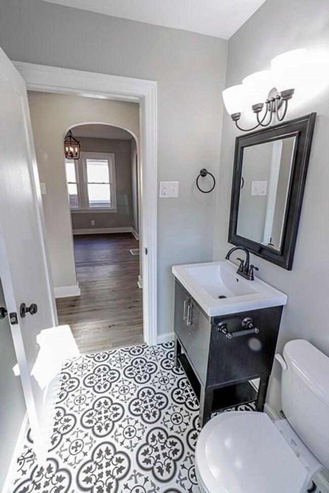 Building Photo - Newly Renovated 3 Bedroom Cape Cod