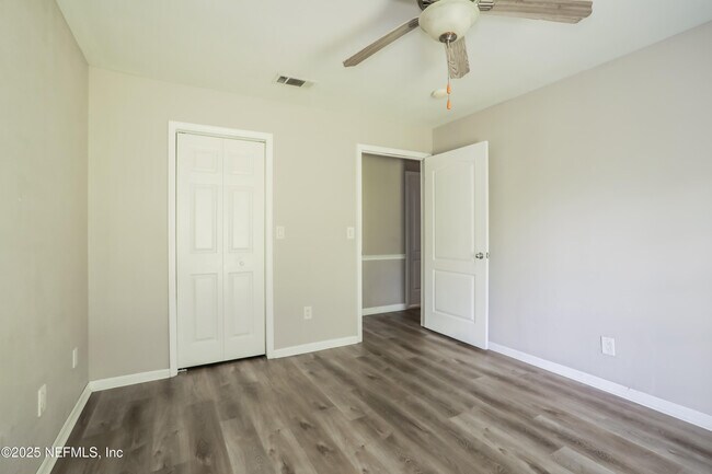 Building Photo - 2412 Stonehaven Ct W
