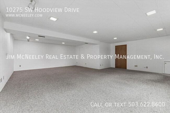 Building Photo - 10275 SW Hoodview Dr