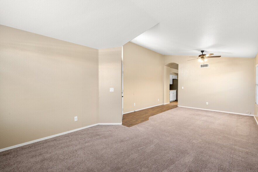 Building Photo - 7936 W Taro Ln